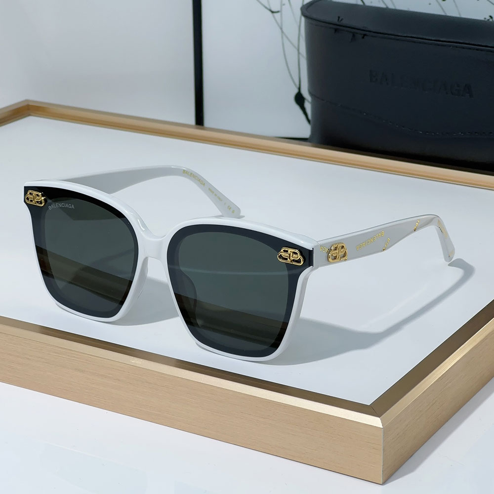 Balenciaga Mirror leg Logo  sunglasses Top quality - Image 1