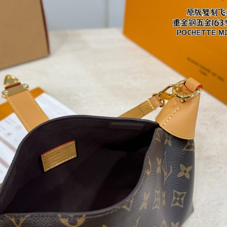LV Underarm Lunch Bag - Image 8
