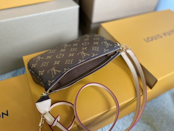 LV Pochette Accessoires M82766