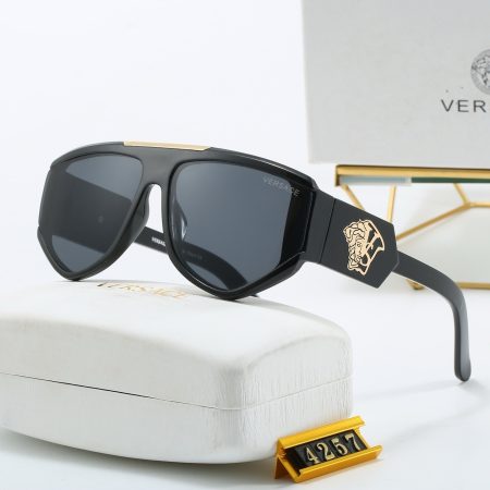 Versace Fashionable Sunglasses - Image 6