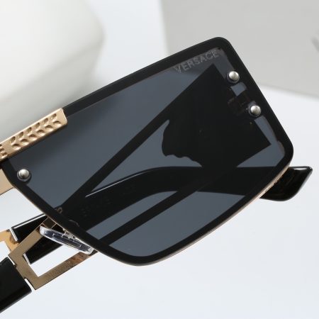 Versace Fashionable Sunglasses - Image 9