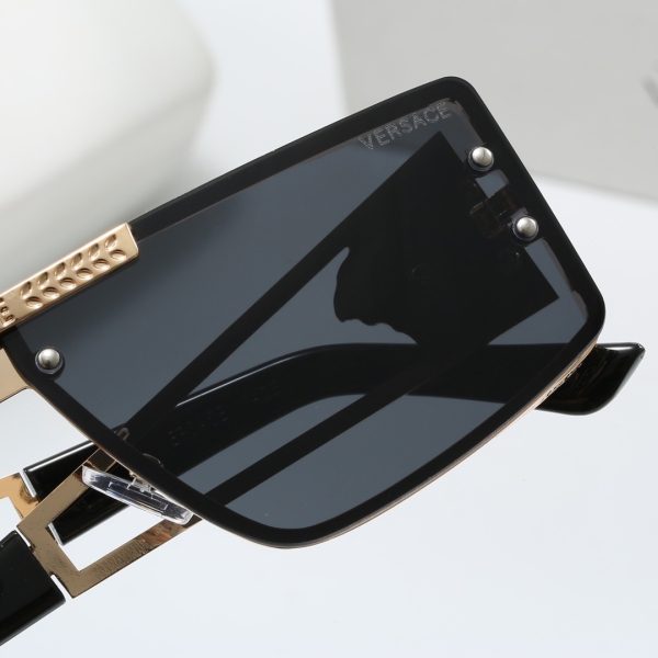 Versace Fashionable Sunglasses