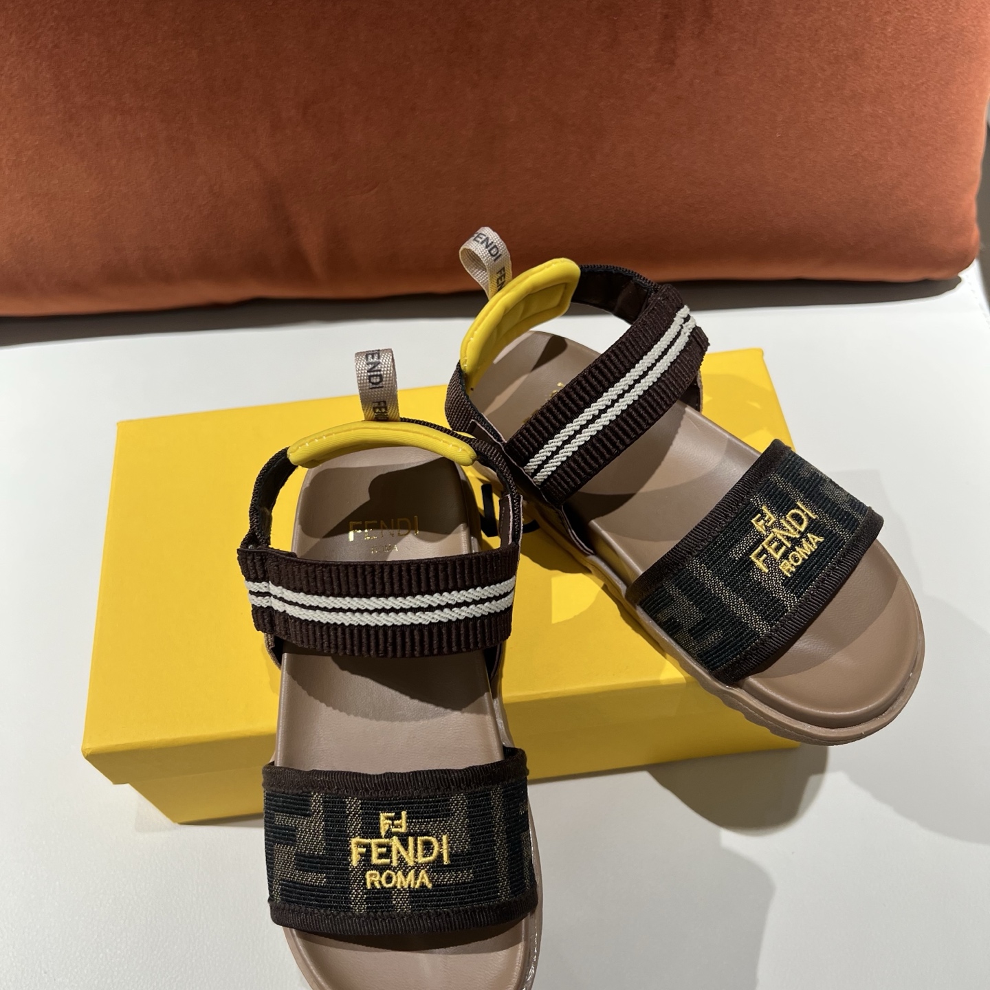 Fendi children's sandals - Image 6