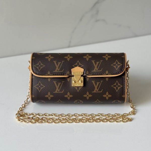 LV  Pochette Camille