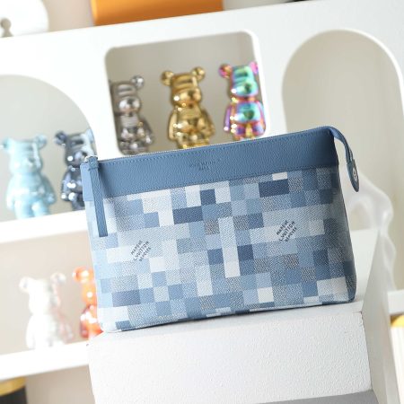 LV Pochete Voyage Souple clutch