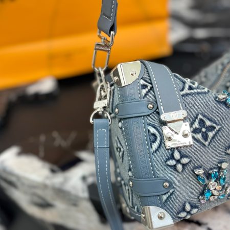 LV's New Trunk Bag - Image 2