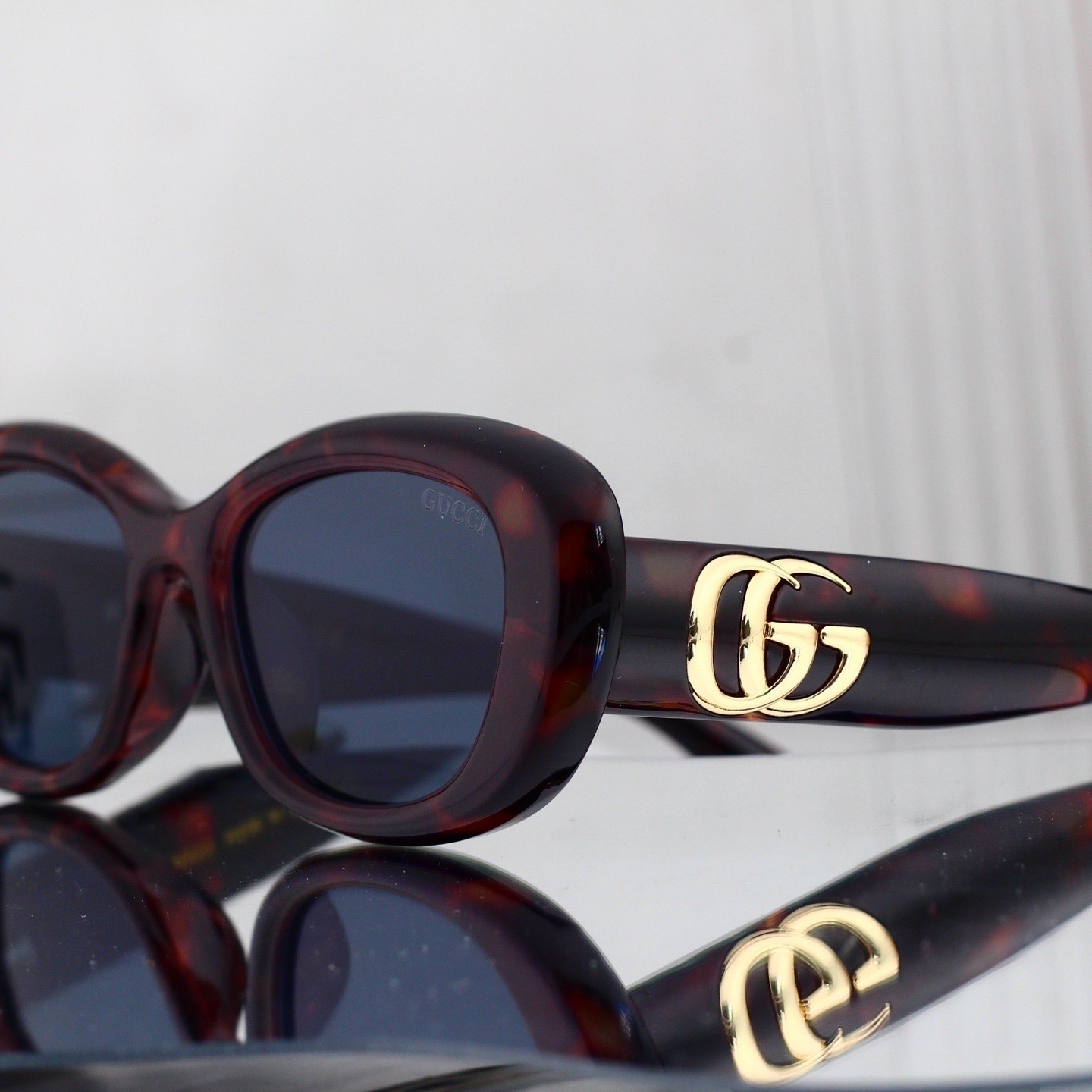Gucci Fashionable Sunglasses - Image 8