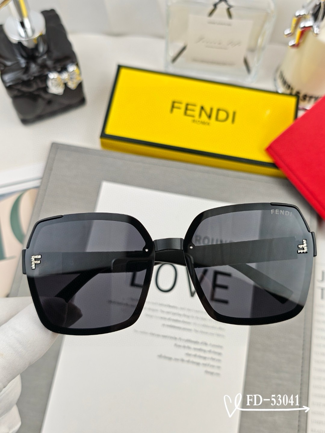 Fendi Polaroid Resin Polarized Sunglasses - Image 1