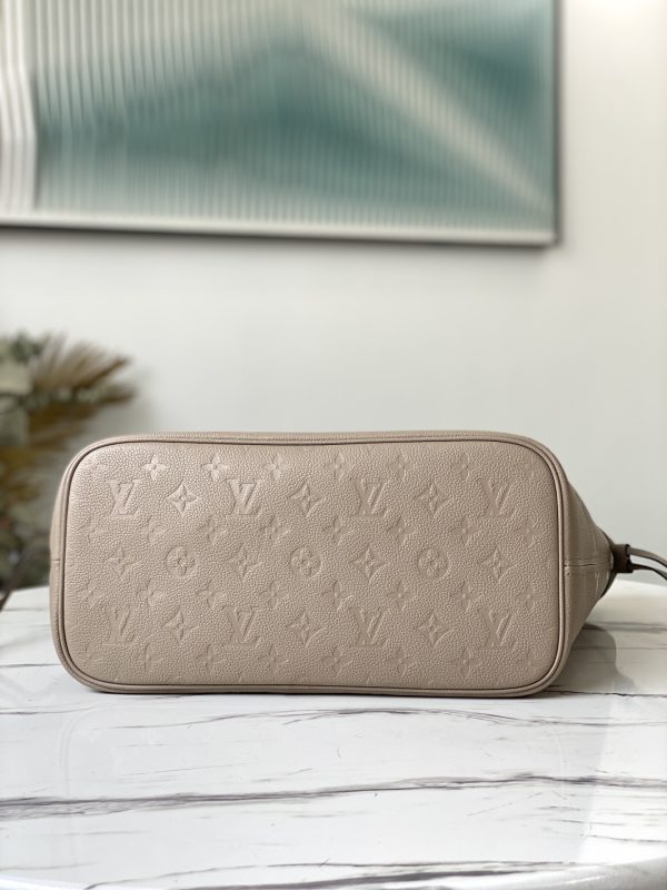 Neverfull MM M45686