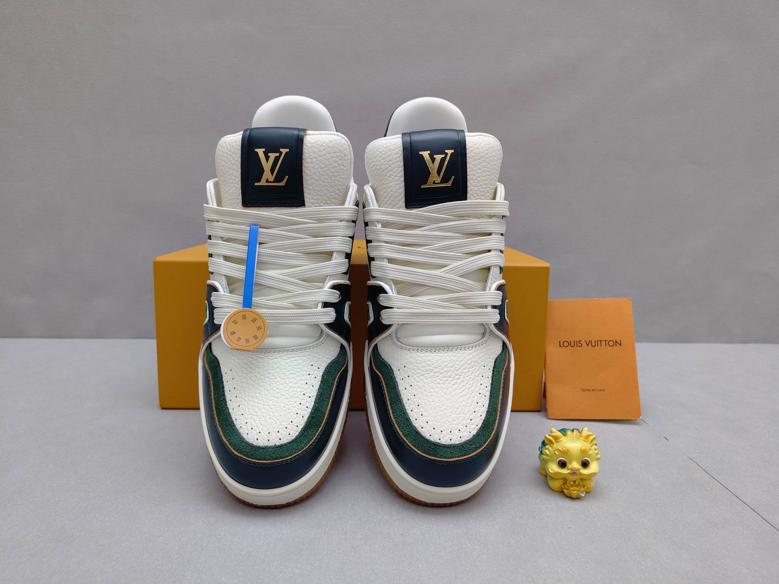 LV Men Trainer Sneakers Top Quality - Image 4
