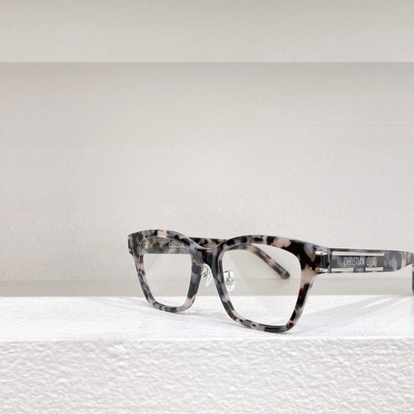 Dior Acetate Fibre  Stylish And Ssimple sunglasses  Top quality