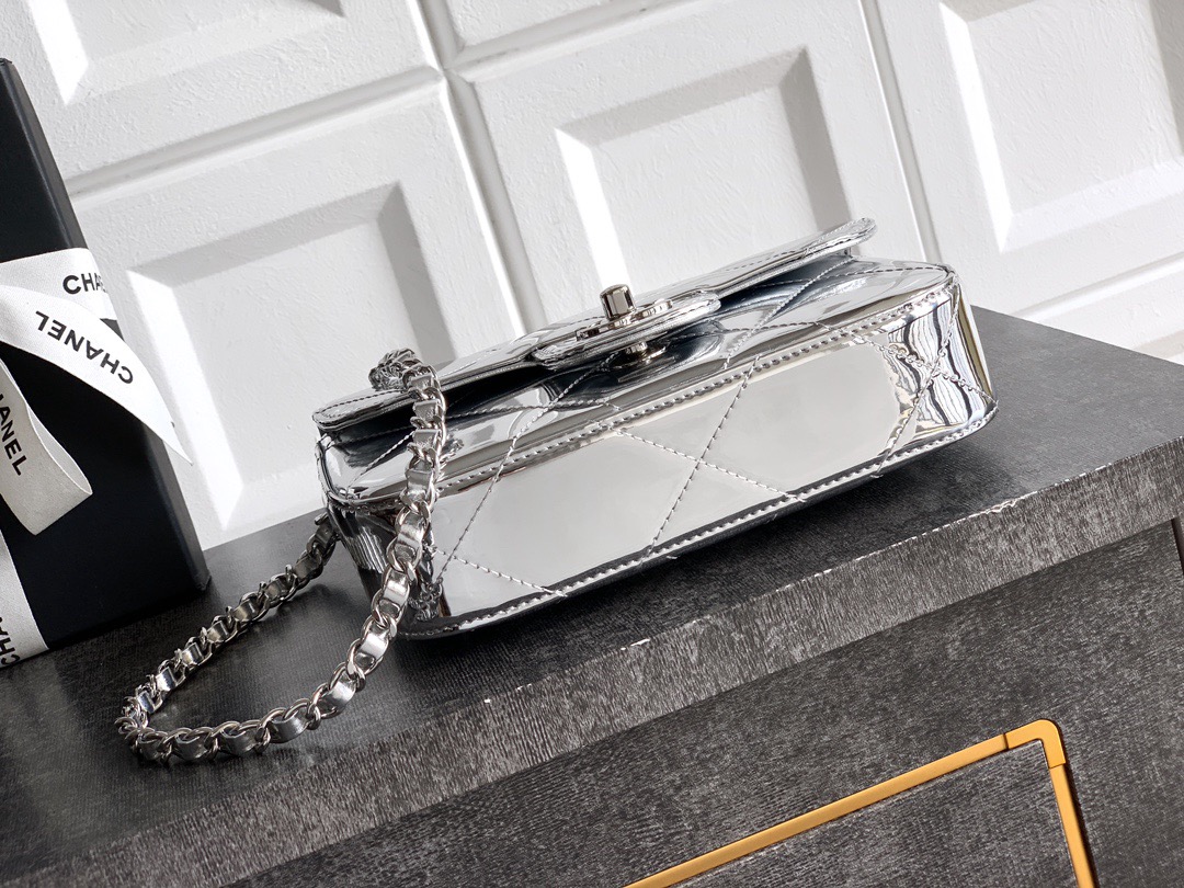 Chanel Small Clutch with Chain Bag - 10A Mirror Version - Image 5