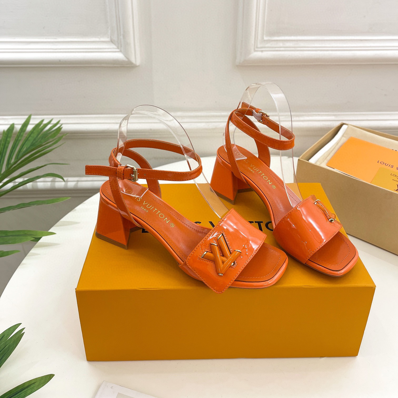 LV Patent Leather Thick And Cool Slide Sandal - Image 5
