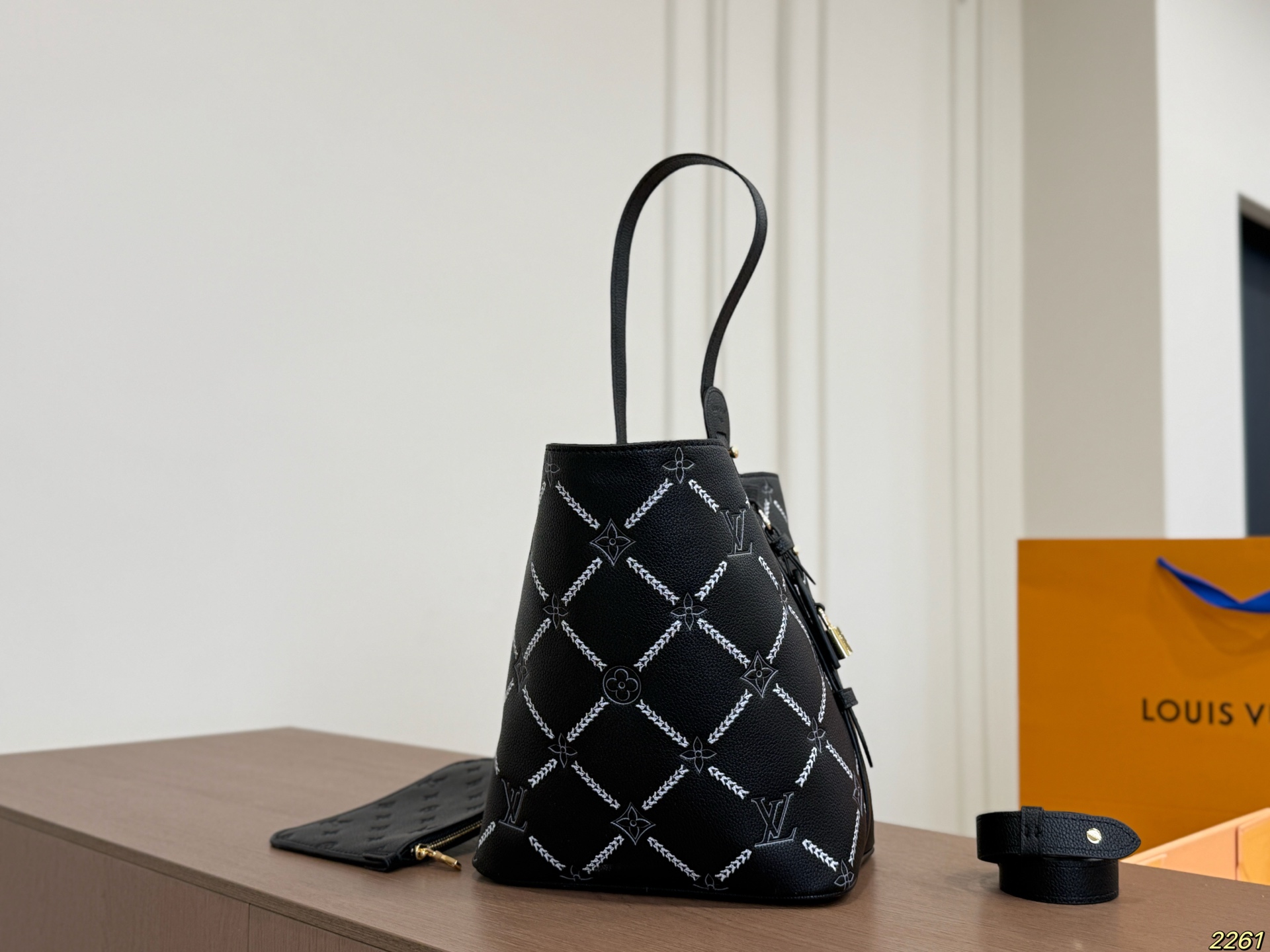 LV Allin Large Bucket Bag - Image 4