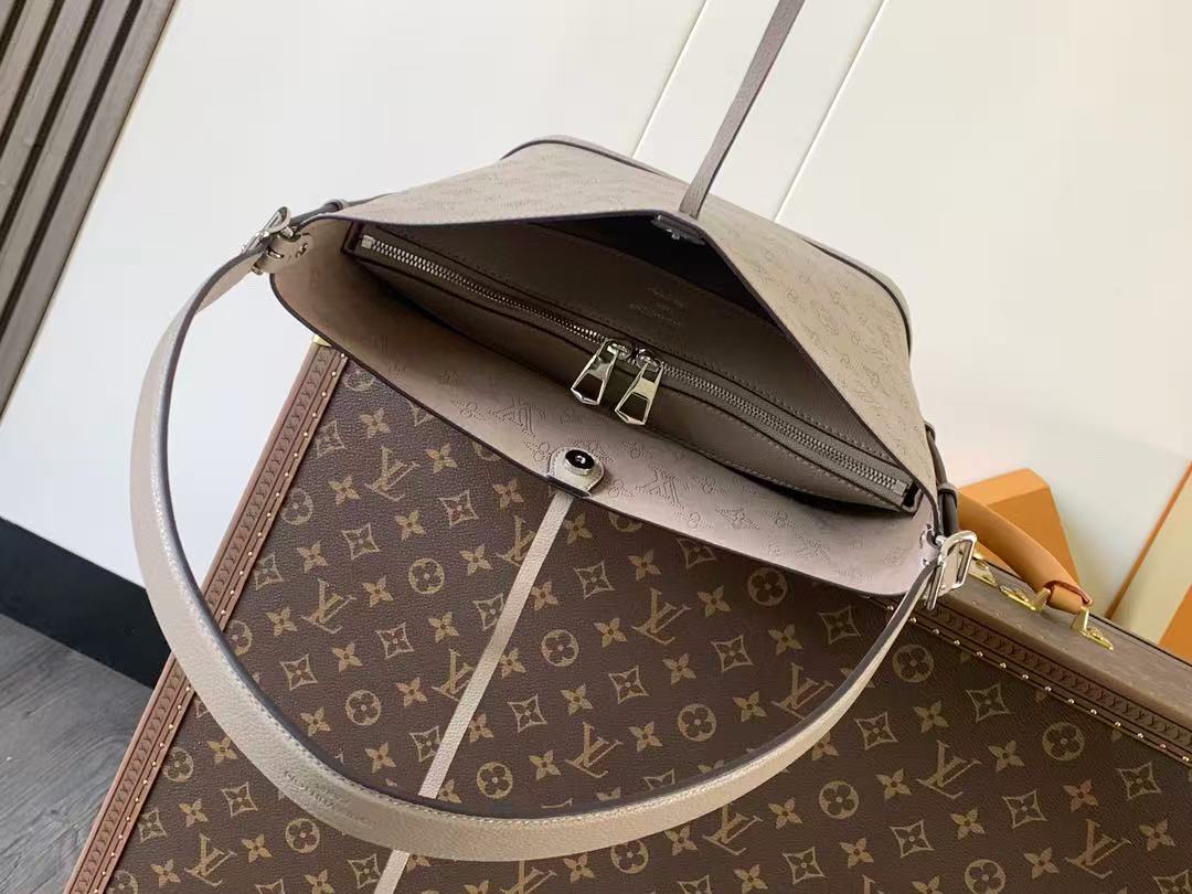 LV  Flore Bucket Bag - Image 2