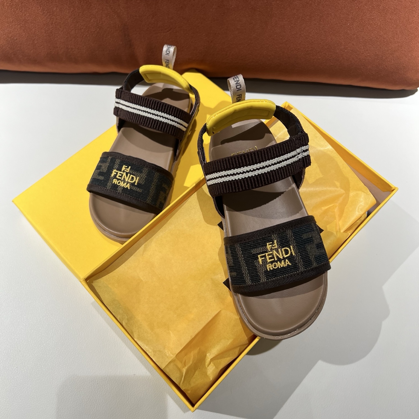 Fendi children's sandals - Image 8