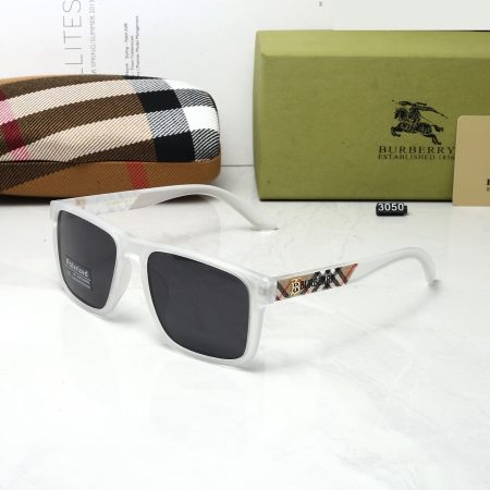 Burberry Fashionable Sunglasses - Image 4