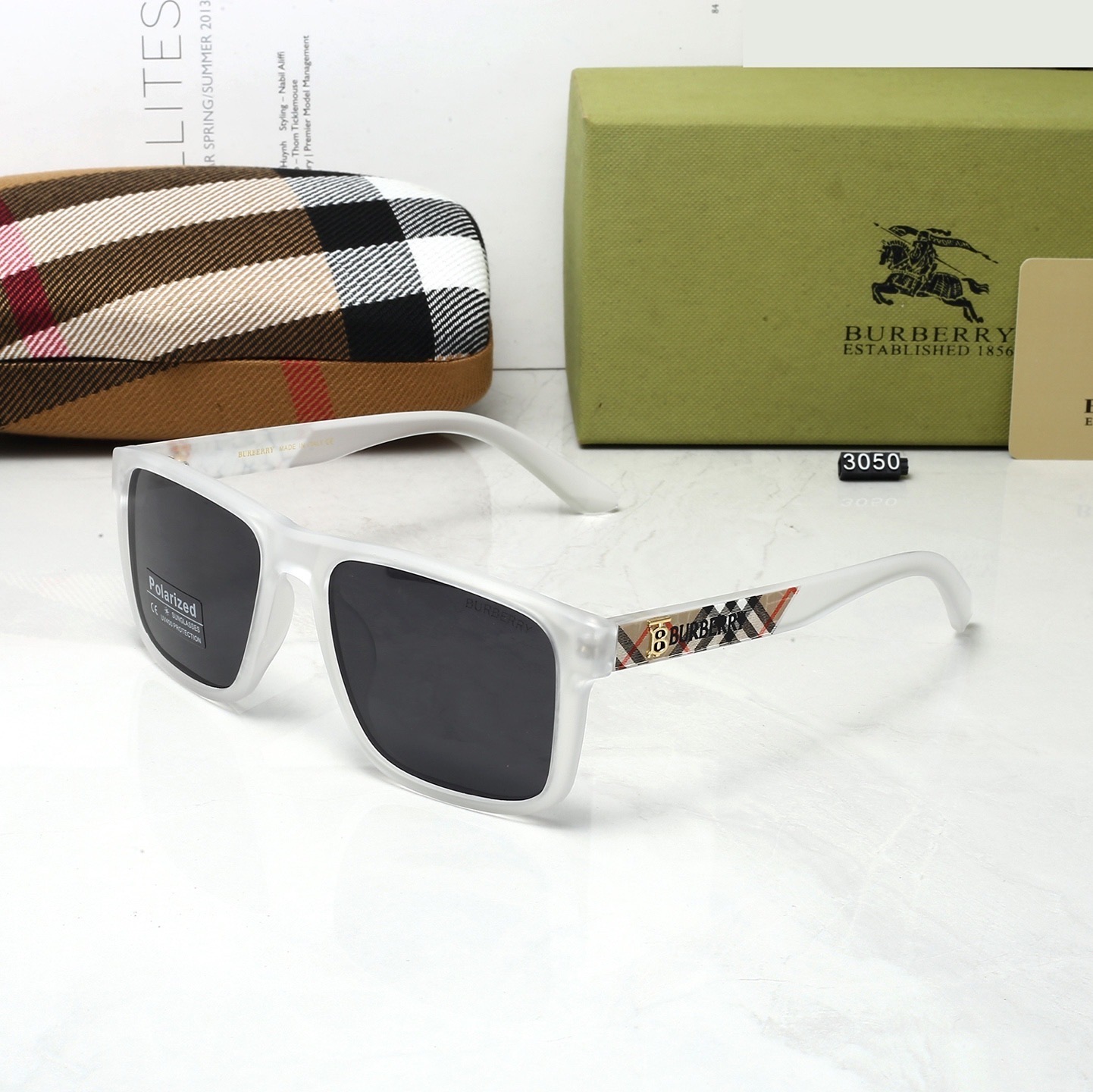 Burberry Fashionable Sunglasses - Image 4