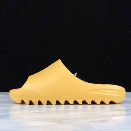 Yeezy Slide Desert Sand FW6344 - Image 1