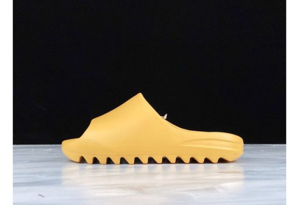Yeezy Slide Desert Sand FW6344