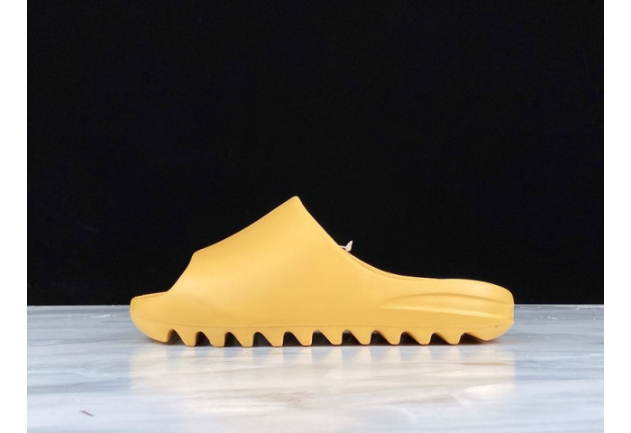 Yeezy Slide Desert Sand FW6344 - Image 1