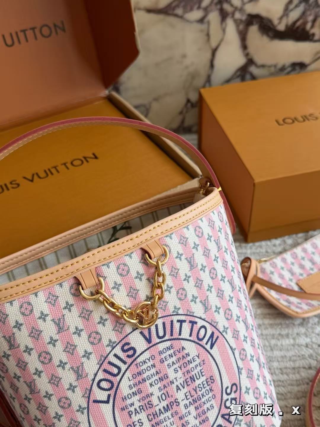 LV Allinbb Bucket Bag - Image 3