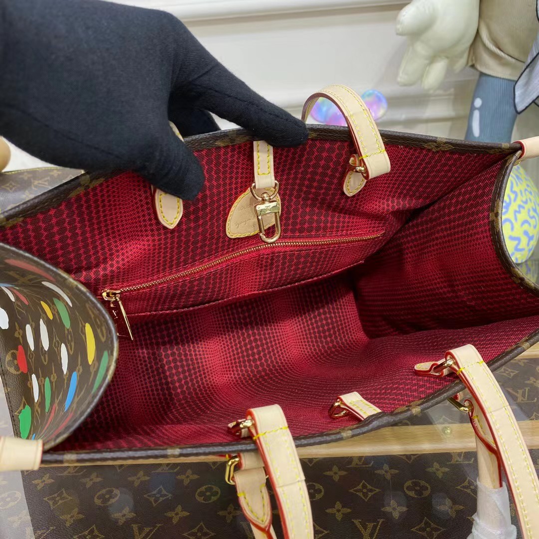 LV YK Onthego MM Bag - Image 3