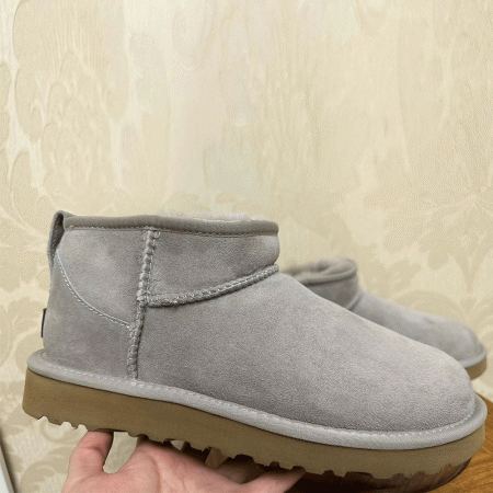 UGG Women'sClassic Ultra Mini Boot - Image 2