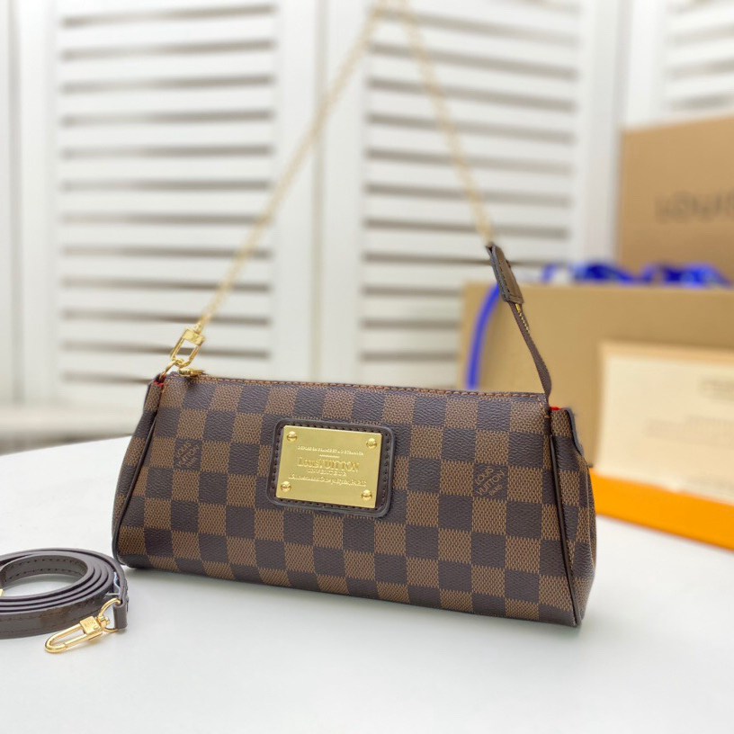 LV Chain Crossbody Bag - Image 3
