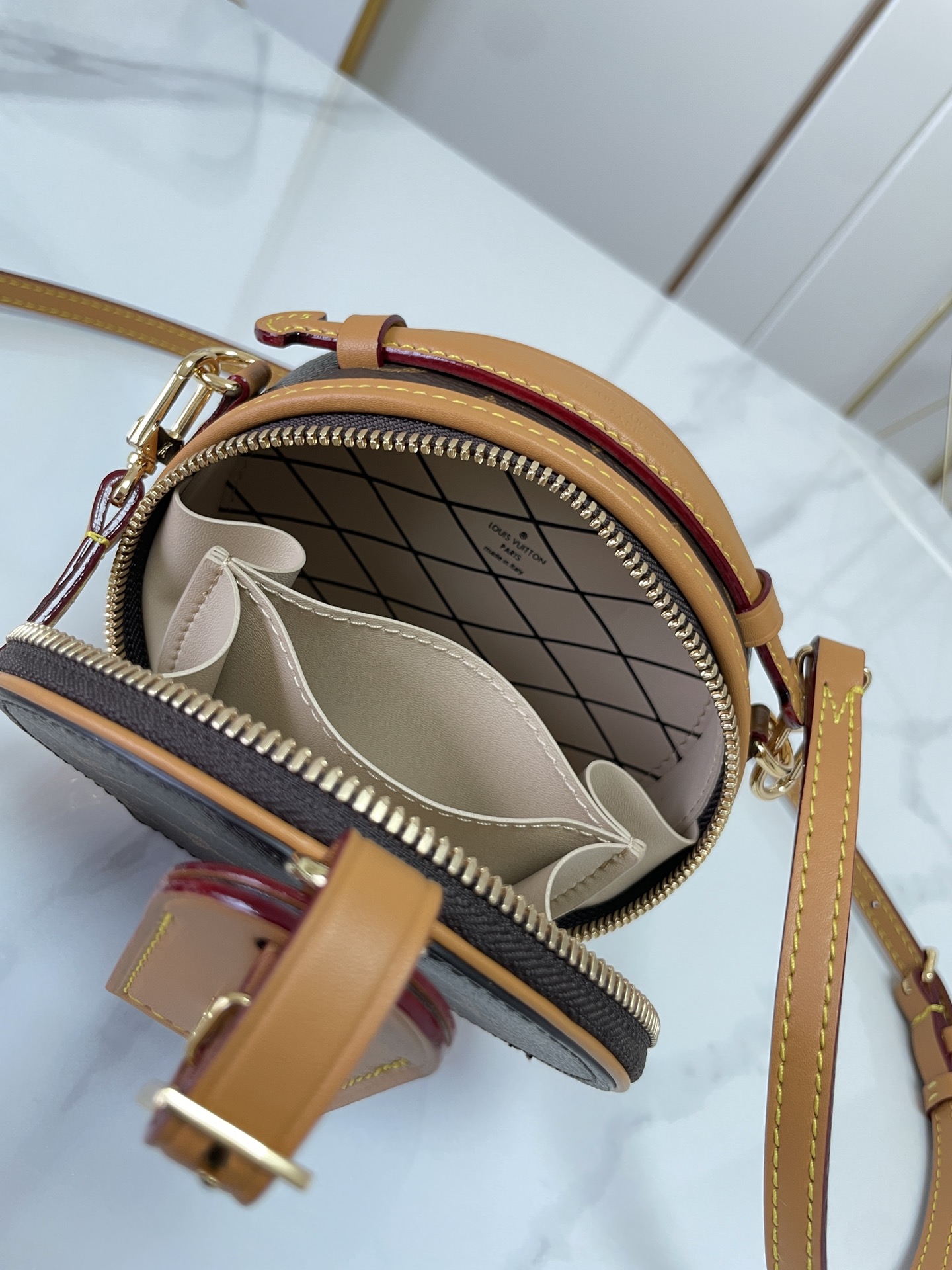 LV Boite Chapeau Bag - Image 4