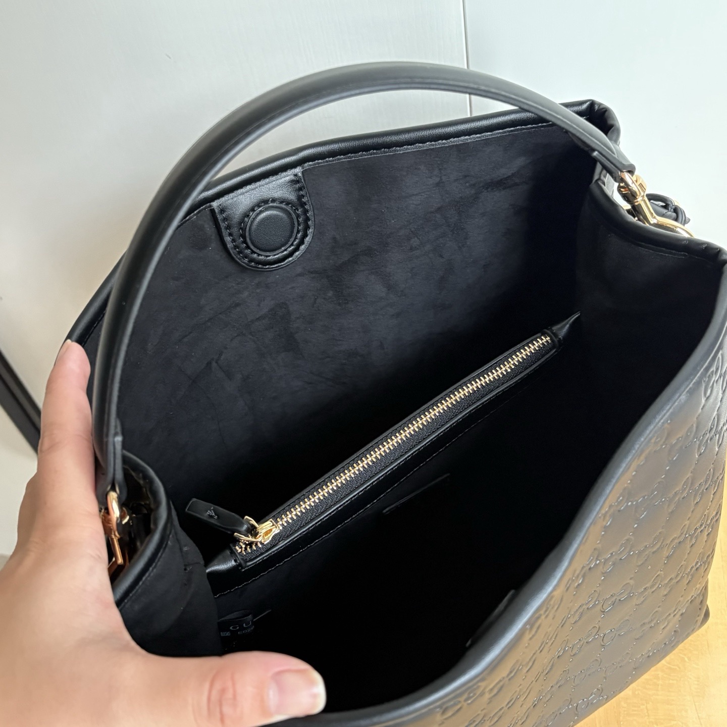 Gucci GG Emblem Medium Bucket Bag Black - Image 8