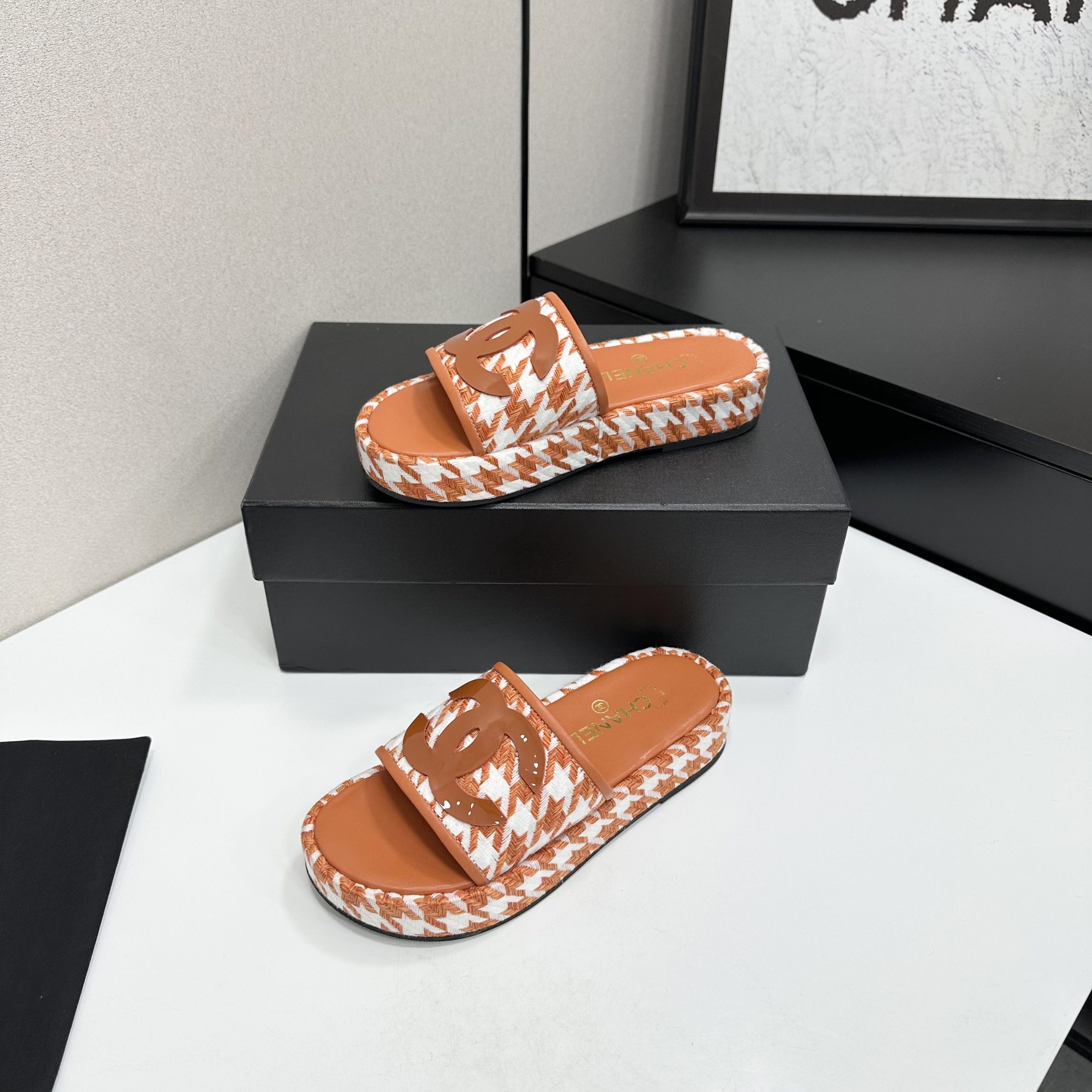 Chanel Women's CC Slide Sandals - Image 4