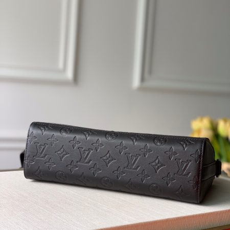 LV Sprinter Mens Shoulder Bag - Image 5