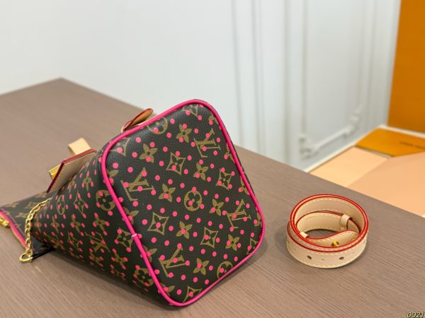 LV 25 Allinbb Bucket Bag