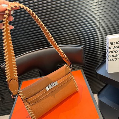 Hermès Kelly To Go Handbag in Elephant Gray - Image 5