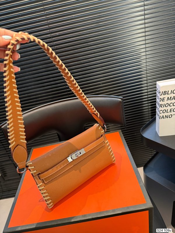 Hermès Kelly To Go Handbag in Elephant Gray