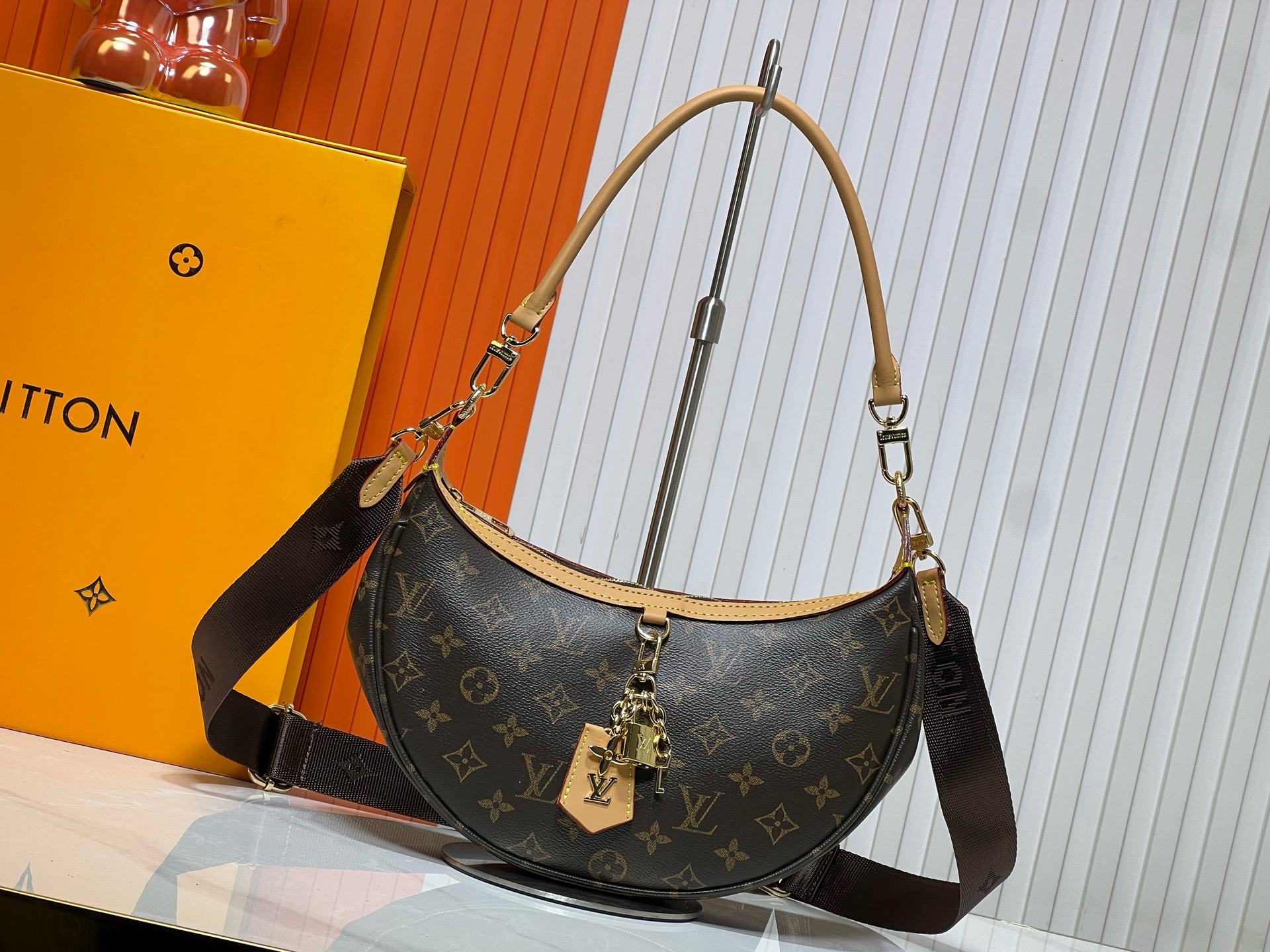 LV lus hobo Handbag - Image 1
