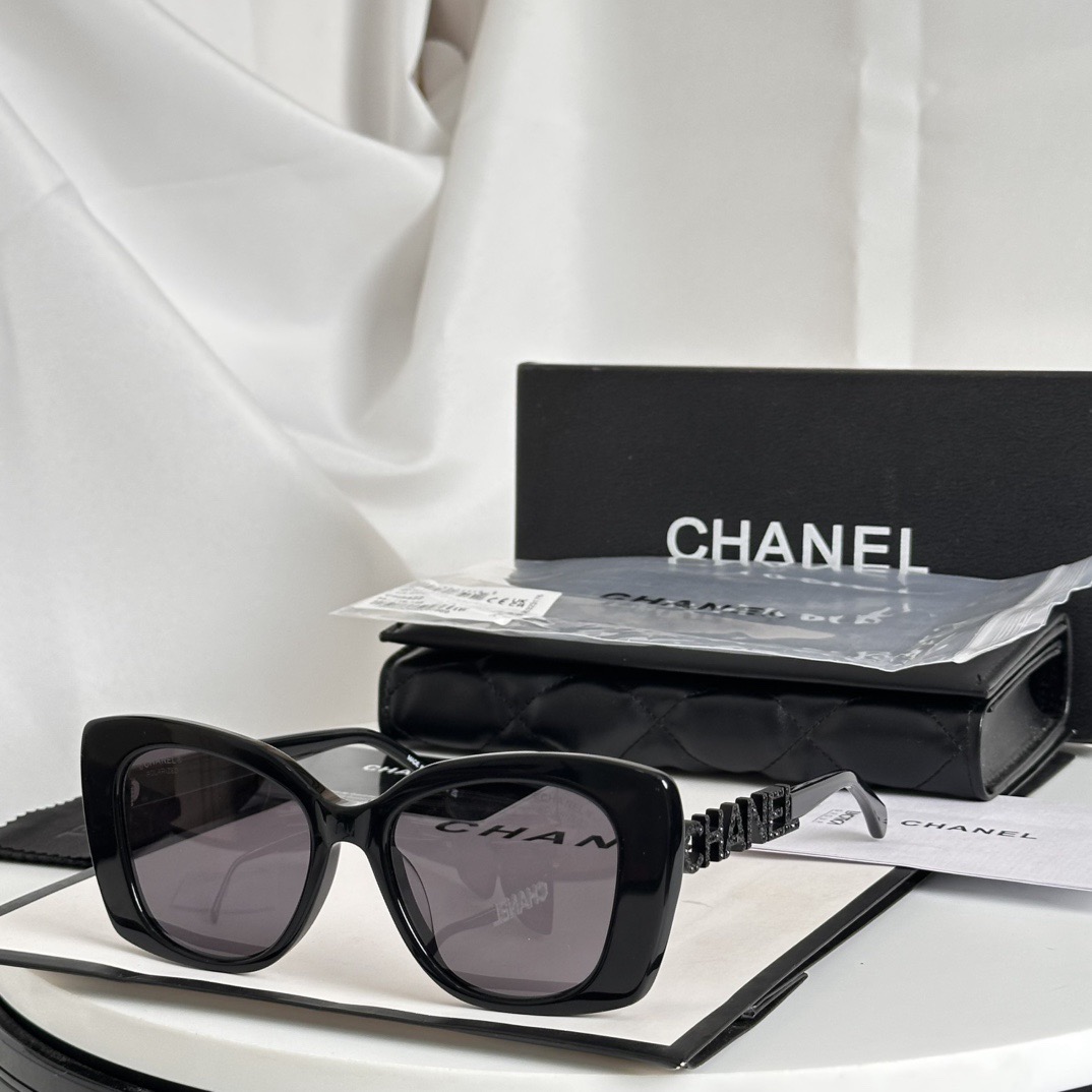 Square Sunglasses - Image 2