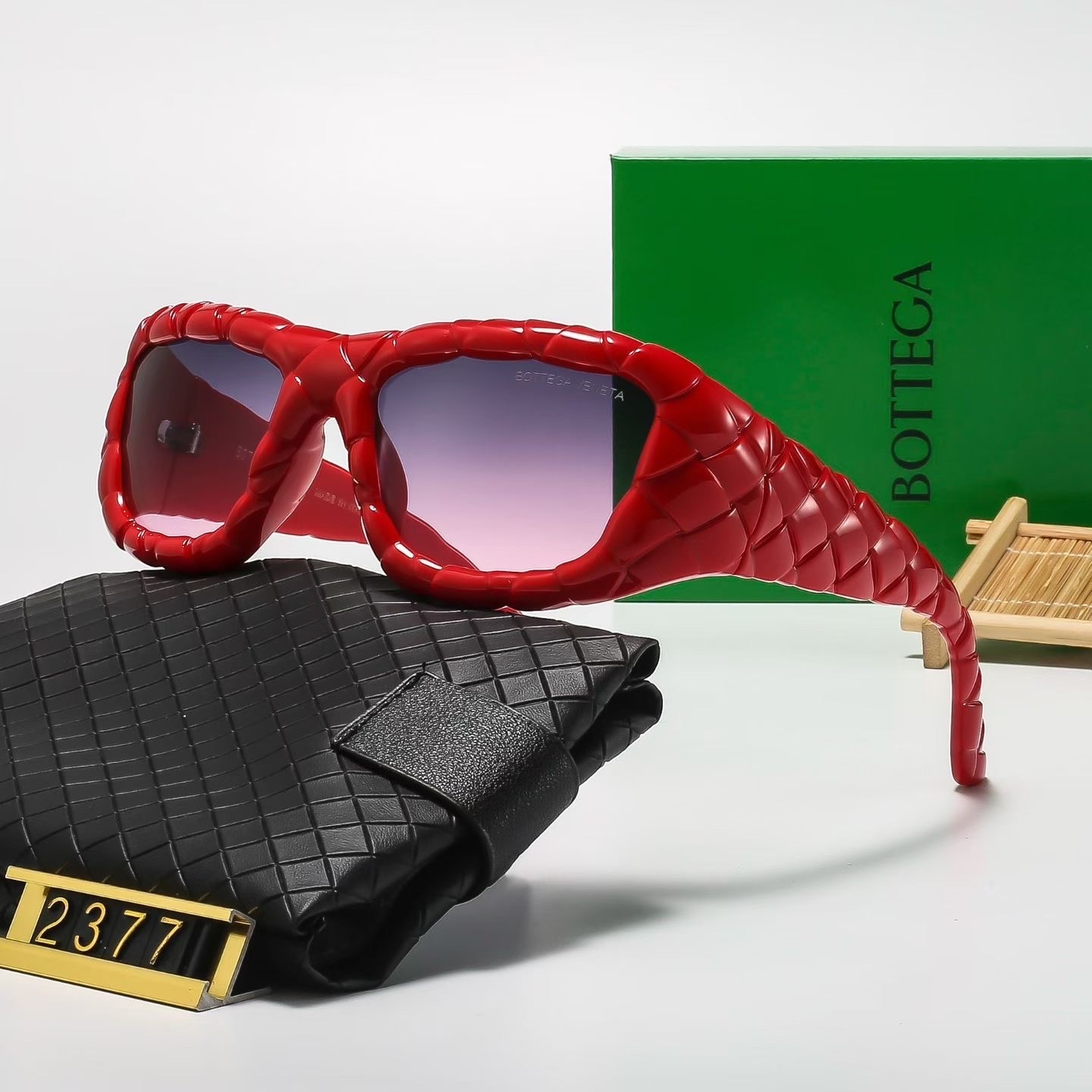 Bottega Veneta Fashionable Sunglasses - Image 3