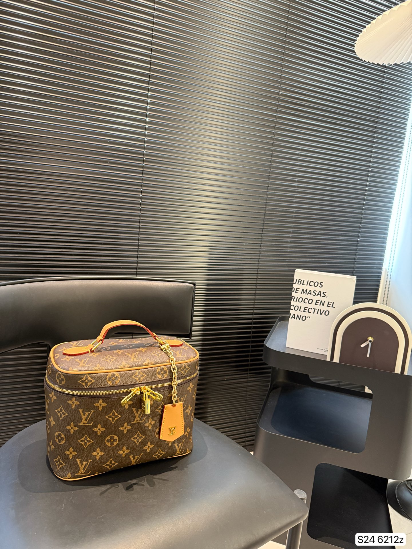 LV cosmetic bag - Image 1