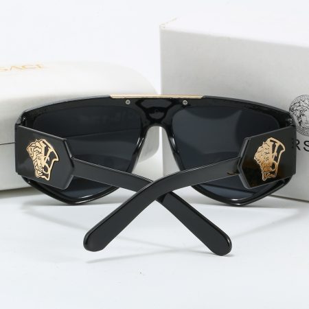Versace Fashionable Sunglasses - Image 8