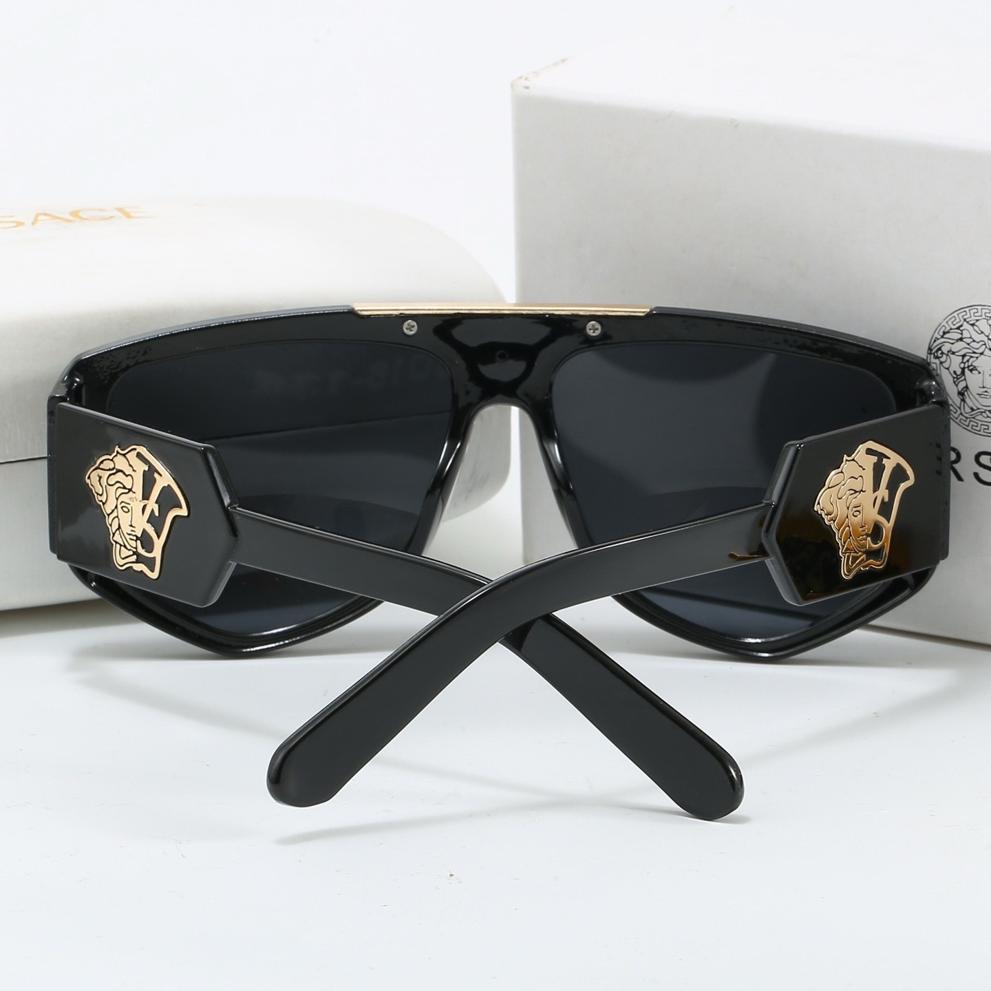 Versace Fashionable Sunglasses - Image 8