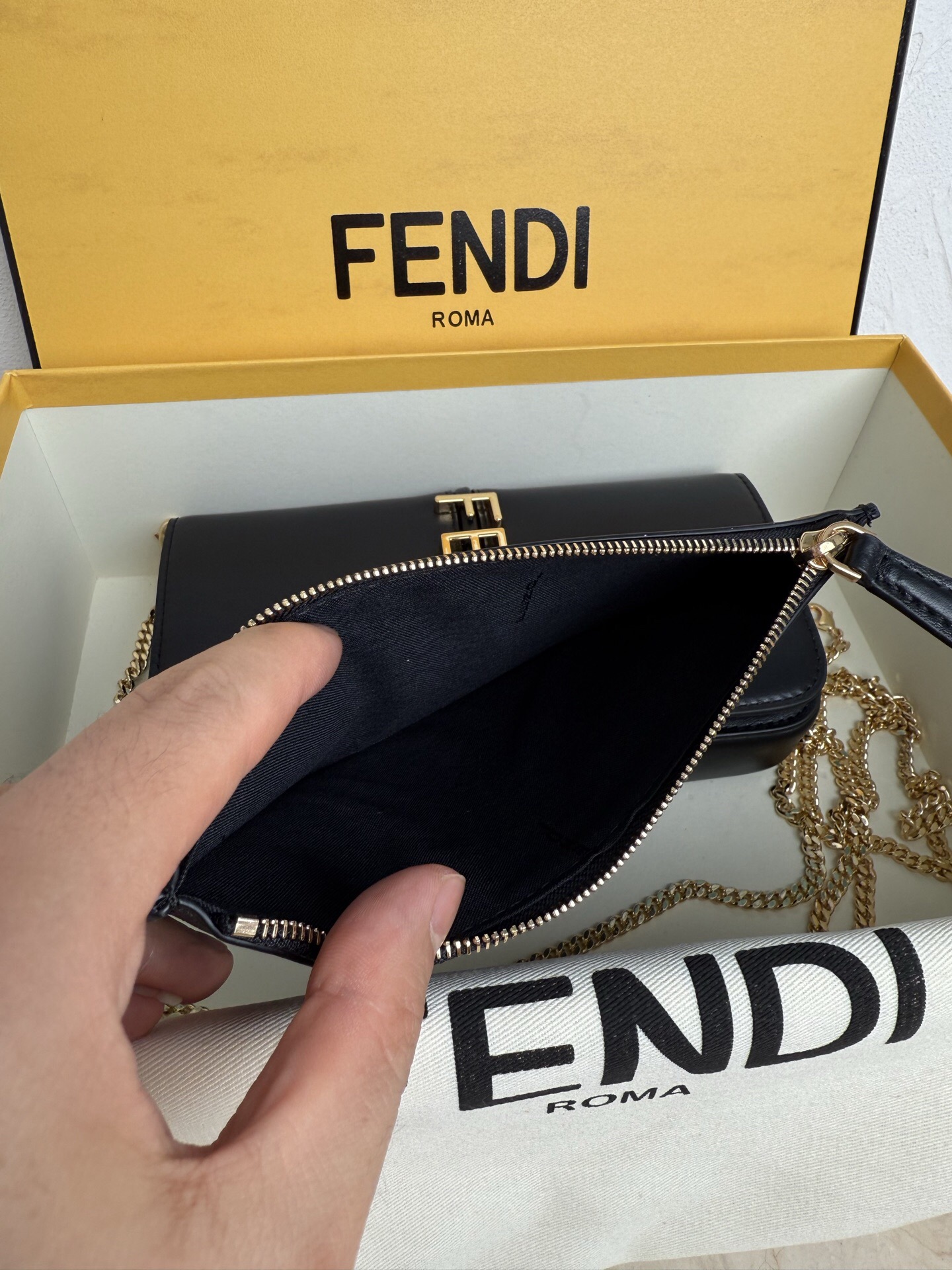 Fendi Fendigraphy Messenger bag 10A - Image 6