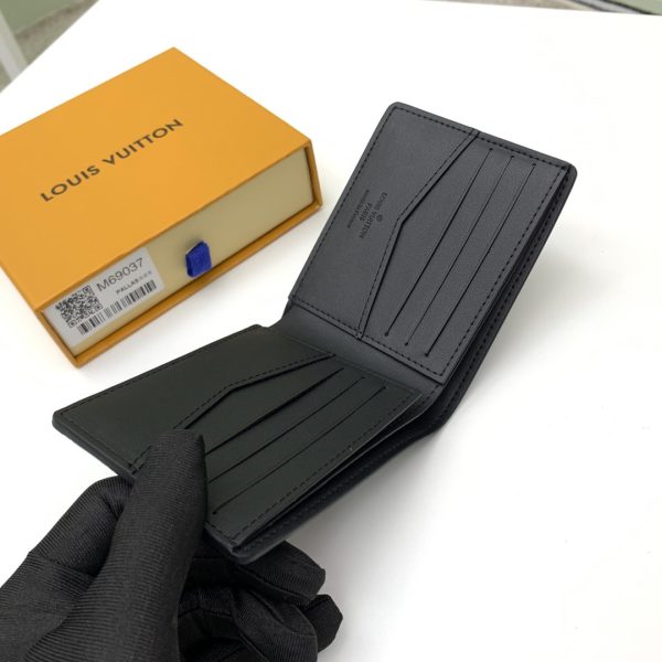 LV Multiple Wallet M69075