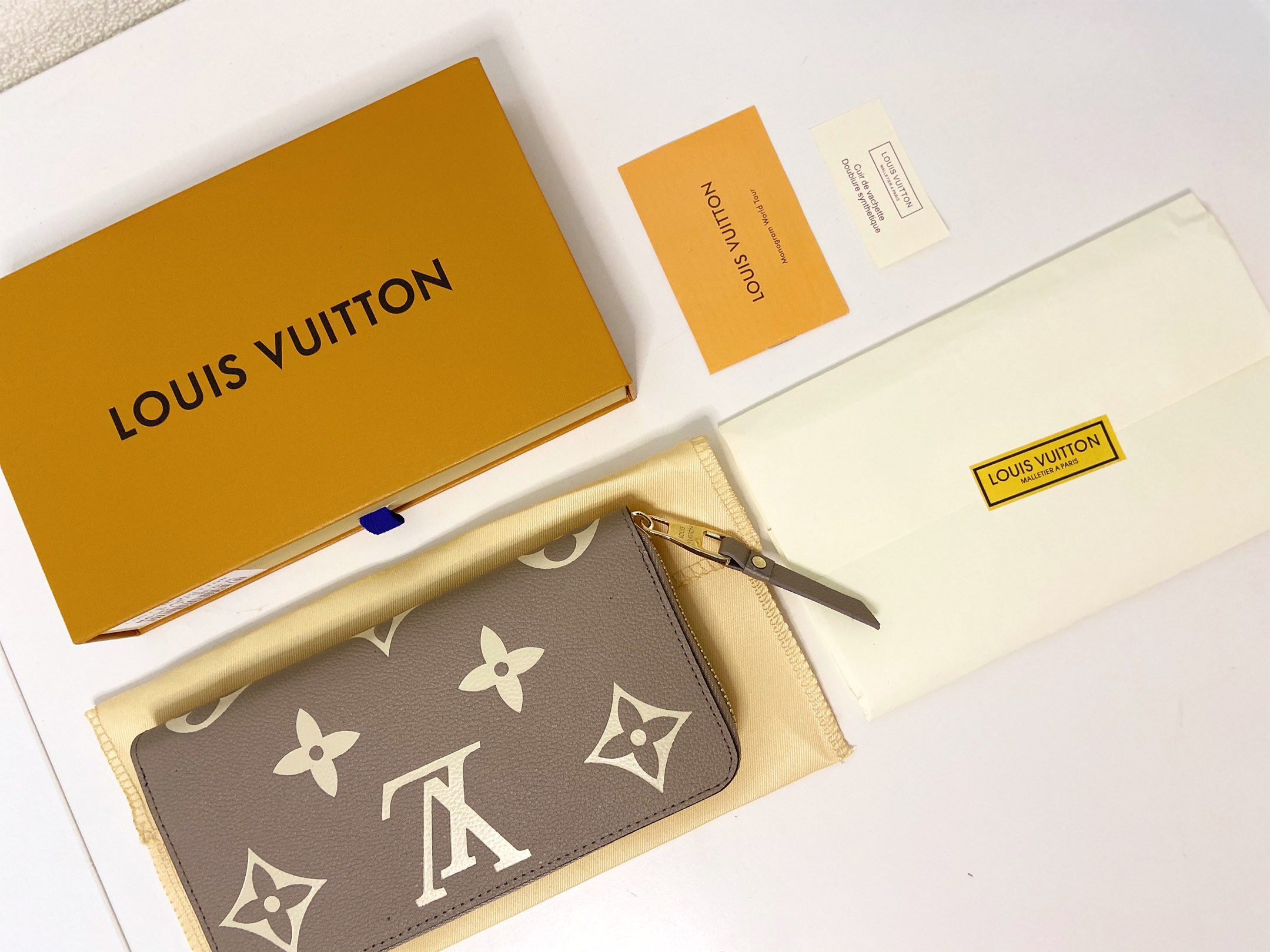LV Zippy Wallet M69794 - Image 1