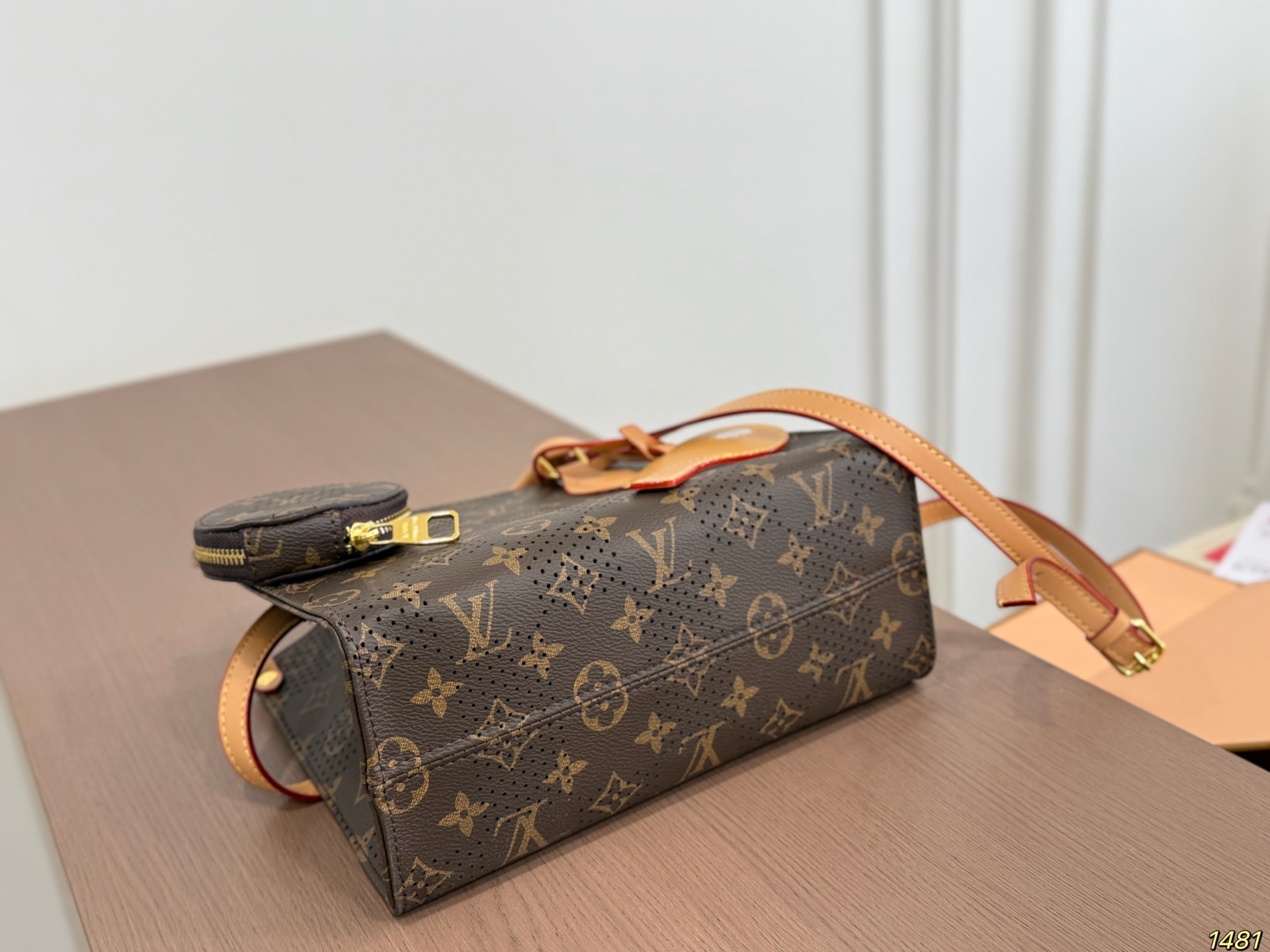 LV-Tote-Bag - Image 8