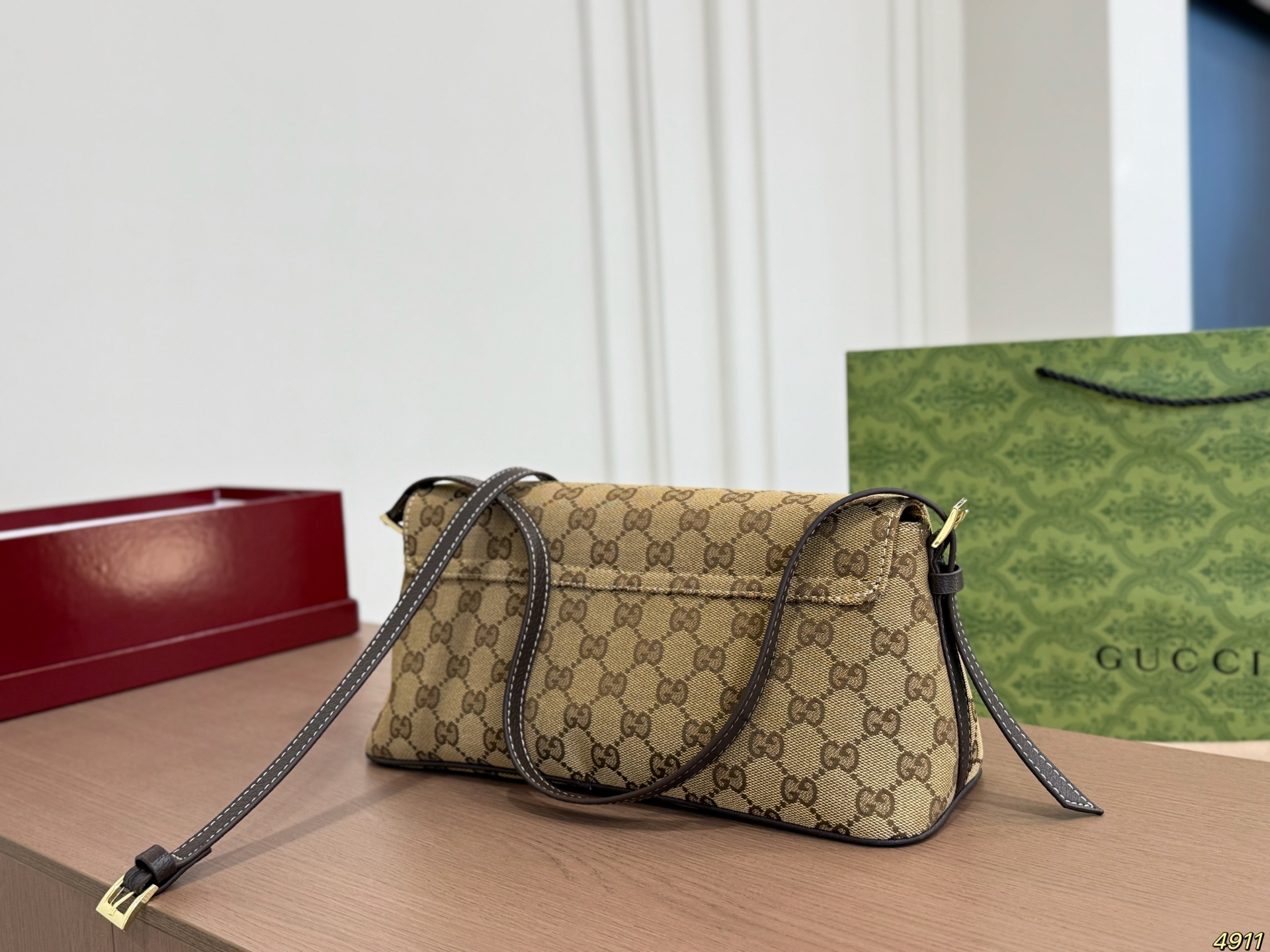 Gucci Underarm Bag - Image 11