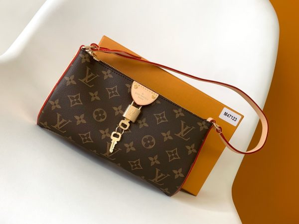 LV Pochette Tirette Clutch