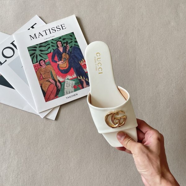 Gucci 26SS – Double G Wide-Toe Flat Sandals