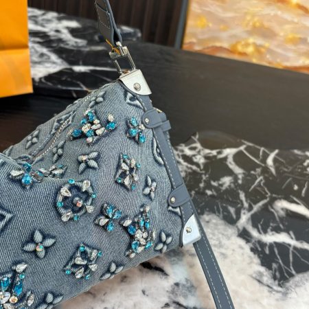 LV's New Trunk Bag - Image 3